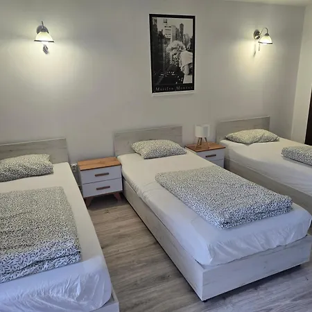 Pod Roza 아파트 Rząska